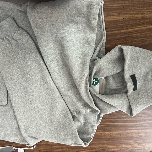 Essentials Men’s Light Oatmeal Hoodie Fear of God Size Medium - Picture 2 of 4